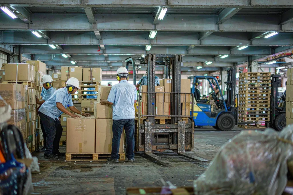 China to Omsk shipping: consolidated cargo in warehouse before westbound dispatch - CargoSolid Logistics