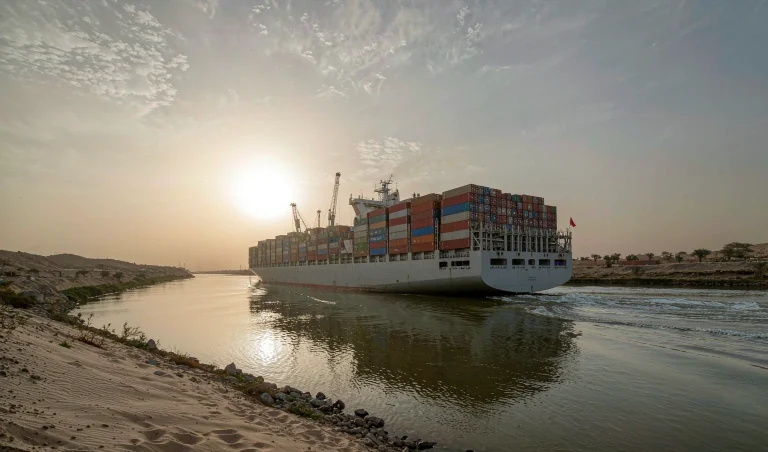 Container ship transiting the Suez Canal - Q4 2026 outlook